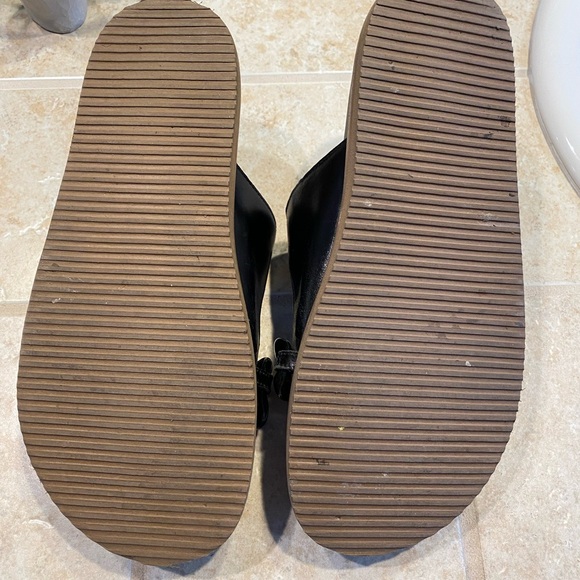 Vince Camuto chain sandal slide - Picture 2 of 3